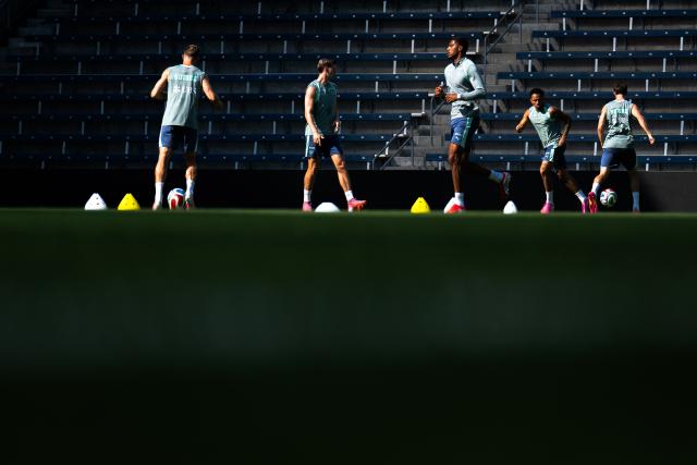 (260710) -- KANSAS CITY, July 10, 2026 (Xinhua) -- Players of Switzerland attend a training session ahead of their 2026 FIFA World Cup quarterfinal match against Argentina in Kansas City, the United States, July 9, 2026. (Xinhua/Xiao Yijiu)
