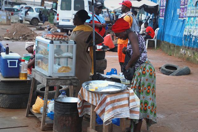 (260710) -- ABIDJAN, July 10, 2026 (Xinhua) -- Women sell food at roadside stalls in Abidjan, Cote d'Ivoire, on July 9, 2026. (Photo by Yvan Sonh/Xinhua)