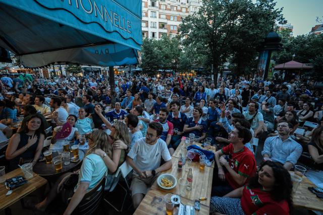 (260710) -- PARIS, July 10, 2026 (Xinhua) -- Fans watch a broadcast of the 2026 FIFA World Cup quarterfinal football match between France and Morocco in Paris, France, July 9, 2026. (Photo by Aurelien Morissard/Xinhua)