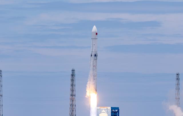 (260710) -- WENCHANG, July 10, 2026 (Xinhua) -- A Long March-10B carrier rocket blasts off from the Hainan commercial spacecraft launch site in Wenchang, south China's Hainan Province, July 10, 2026.
  China successfully launched the Long March-10B carrier rocket here on Friday, achieving its first-ever controlled recovery of a carrier rocket's first stage.
  The rocket, in its maiden flight, sent the payload into the preset orbit.
  After the separation of the rocket's first and second stages, the first stage returned and was successfully captured on a seaborne platform via a net-capture system. Both the launch and the first-stage recovery were successfully completed.
  This mission marked China's first successful controlled recovery of a carrier rocket's first stage, representing a major breakthrough in the country's reusable rocket technology. (Xinhua/Yang Guanyu)