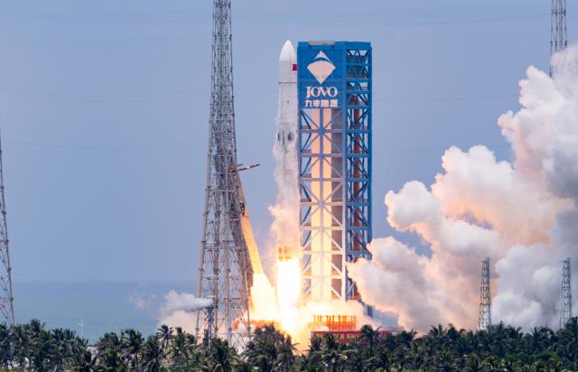 (260710) -- WENCHANG, July 10, 2026 (Xinhua) -- A Long March-10B carrier rocket blasts off from the Hainan commercial spacecraft launch site in Wenchang, south China's Hainan Province, July 10, 2026.
  China successfully launched the Long March-10B carrier rocket here on Friday, achieving its first-ever controlled recovery of a carrier rocket's first stage.
  The rocket, in its maiden flight, sent the payload into the preset orbit.
  After the separation of the rocket's first and second stages, the first stage returned and was successfully captured on a seaborne platform via a net-capture system. Both the launch and the first-stage recovery were successfully completed.
  This mission marked China's first successful controlled recovery of a carrier rocket's first stage, representing a major breakthrough in the country's reusable rocket technology. (Xinhua/Yang Guanyu)