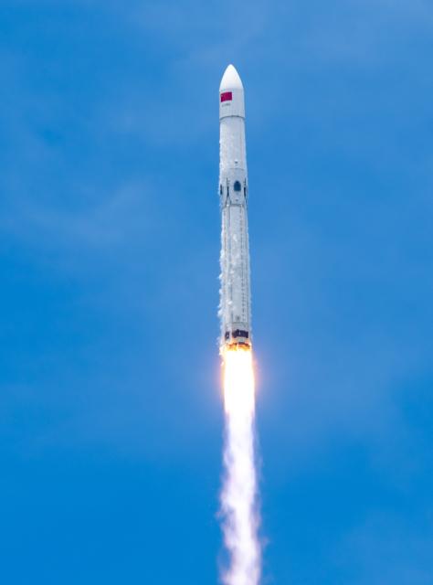 (260710) -- WENCHANG, July 10, 2026 (Xinhua) -- A Long March-10B carrier rocket blasts off from the Hainan commercial spacecraft launch site in Wenchang, south China's Hainan Province, July 10, 2026.
  China successfully launched the Long March-10B carrier rocket here on Friday, achieving its first-ever controlled recovery of a carrier rocket's first stage.
  The rocket, in its maiden flight, sent the payload into the preset orbit.
  After the separation of the rocket's first and second stages, the first stage returned and was successfully captured on a seaborne platform via a net-capture system. Both the launch and the first-stage recovery were successfully completed.
  This mission marked China's first successful controlled recovery of a carrier rocket's first stage, representing a major breakthrough in the country's reusable rocket technology. (Xinhua/Yang Guanyu)