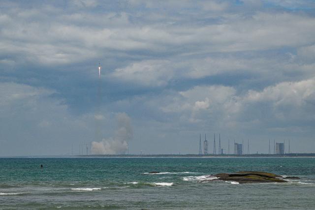 (260710) -- WENCHANG, July 10, 2026 (Xinhua) -- A Long March-10B carrier rocket blasts off from the Hainan commercial spacecraft launch site in Wenchang, south China's Hainan Province, July 10, 2026.
  China successfully launched the Long March-10B carrier rocket here on Friday, achieving its first-ever controlled recovery of a carrier rocket's first stage.
  The rocket, in its maiden flight, sent the payload into the preset orbit.
  After the separation of the rocket's first and second stages, the first stage returned and was successfully captured on a seaborne platform via a net-capture system. Both the launch and the first-stage recovery were successfully completed.
  This mission marked China's first successful controlled recovery of a carrier rocket's first stage, representing a major breakthrough in the country's reusable rocket technology. (Xinhua/Pu Xiaoxu)