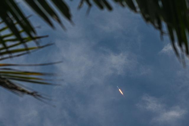 (260710) -- WENCHANG, July 10, 2026 (Xinhua) -- A Long March-10B carrier rocket blasts off from the Hainan commercial spacecraft launch site in Wenchang, south China's Hainan Province, July 10, 2026.
  China successfully launched the Long March-10B carrier rocket here on Friday, achieving its first-ever controlled recovery of a carrier rocket's first stage.
  The rocket, in its maiden flight, sent the payload into the preset orbit.
  After the separation of the rocket's first and second stages, the first stage returned and was successfully captured on a seaborne platform via a net-capture system. Both the launch and the first-stage recovery were successfully completed.
  This mission marked China's first successful controlled recovery of a carrier rocket's first stage, representing a major breakthrough in the country's reusable rocket technology. (Xinhua/Pu Xiaoxu)