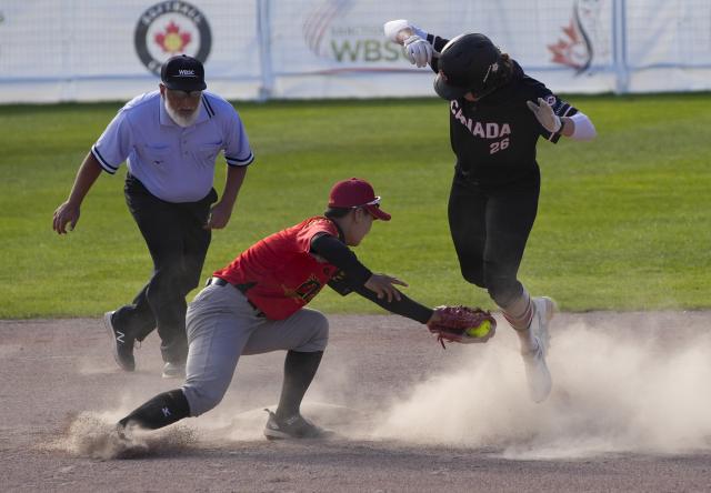 (260710) -- SURREY, July 10, 2026 (Xinhua) -- Yang Huiqi of China (C) competes during a round-robin match between China and Canada at the 2026 Canada Cup International Softball Championship in Surrey, British Columbia, Canada, July 9, 2026. (Photo by Liang Sen/Xinhua)