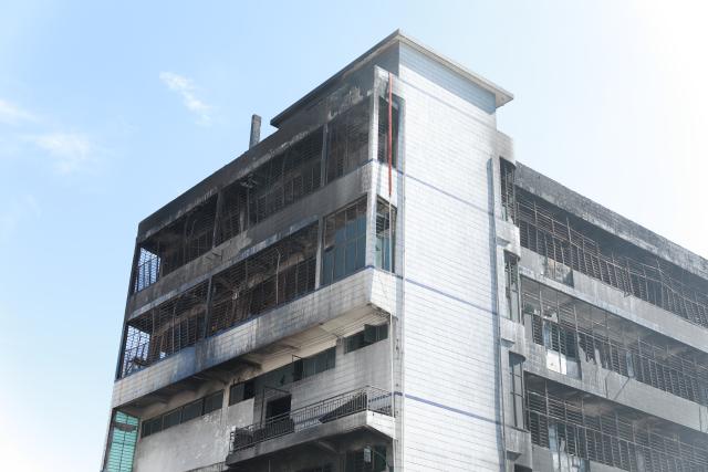 (260710) -- JINJIANG, July 10, 2026 (Xinhua) -- This photo taken on July 10, 2026 shows the site of a fire that broke out at a shoe factory in Jiangtou Village, Chendai Township of Jinjiang City, southeast China's Fujian Province.
  Search efforts largely concluded on Friday following a fatal fire that killed 28 people a day earlier at a shoe factory in the city of Jinjiang, local authorities said. (Xinhua/Chen Wang)