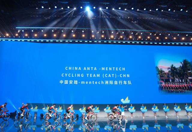 (260710) -- XINING, July 10, 2026 (Xinhua) -- Cyclists of China Anta-Mentech Cycling Team of China enter the stage during the opening ceremony of The 25th "Tour of Magnificent Qinghai" International Road Cycling Race in Xining, northwest China's Qinghai Province, July 10, 2026. (Xinhua/Du Xiaowei)