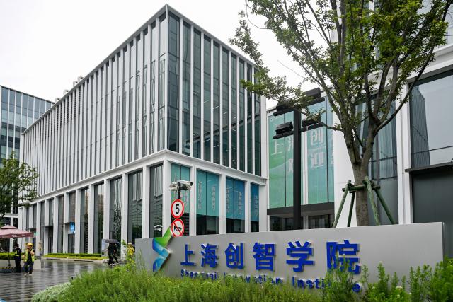 (260710) -- SHANGHAI, July 10, 2026 (Xinhua) -- This photo taken on July 9, 2026 shows a view of Shanghai Innovation Institute in Xuhui District of east China's Shanghai. The institute is working with 31 institutions of higher learning to cultivate top-tier talents for artificial intelligence (AI). It boasts over 80 full-time mentors now, and has enrolled more than 800 doctoral students in 45 majors. The mentors and their students are collaborating in cutting-edge areas such as contextual AI, cognitive AI, and embodied AI. (Xinhua/Chen Shuo)