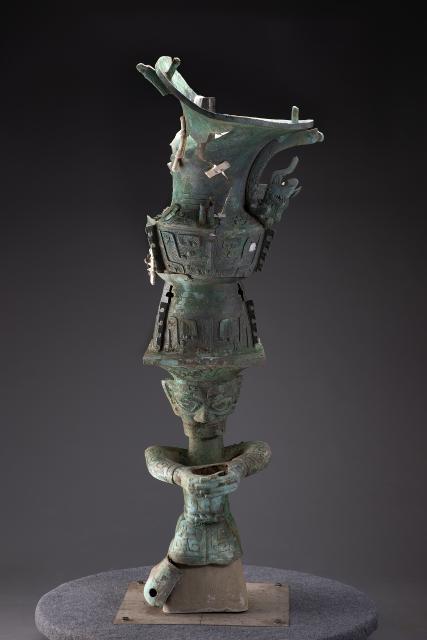 (260710) -- CHENGDU, July 10, 2026 (Xinhua) -- This undated file photo shows a bronze kneeling figurine with a Zun vessel unearthed from the No. 3 pit at the Sanxingdui Ruins in southwest China's Sichuan Province. TO GO WITH "China Focus: Sanxingdui findings reveal ancient Chinese cultural integration" (Sichuan Provincial Cultural Relics and Archaeology Research Institute/Handout via Xinhua)