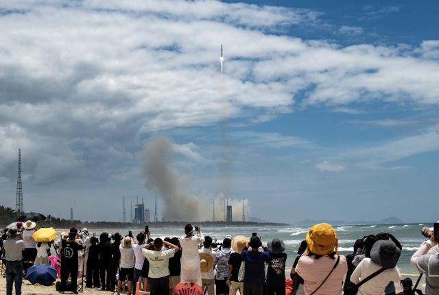 (260710) -- WENCHANG, July 10, 2026 (Xinhua) -- A Long March-10B carrier rocket blasts off from the Hainan commercial spacecraft launch site in Wenchang, south China's Hainan Province, July 10, 2026. China successfully launched the Long March-10B carrier rocket at the Hainan commercial spacecraft launch site in south China's Hainan Province on Friday, achieving its first-ever controlled recovery of a carrier rocket's first stage. (Photo by Meng Zhongde/Xinhua)