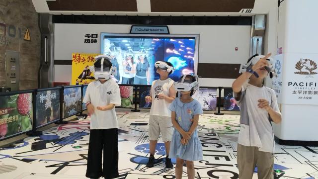 (260710) -- CHENGDU, July 10, 2026 (Xinhua) -- Children enjoy XR experiences at a cinema in Chengdu, southwest China's Sichuan Province, July 8, 2026. TO GO WITH "China Focus: Riding on World Cup, Chinese cinemas reinvent moviegoing experience" (Xinhua)