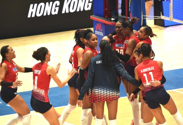 (260710) -- HONG KONG, July 10, 2026 (Xinhua) -- Players of the Dominican Republic celebrate after scoring during the match between Ukraine and the Dominican Republic at the Women's Volleyball Nations League (VNL) 2026 in Hong Kong, south China, July 10, 2026. (Xinhua/Lo Ping Fai)