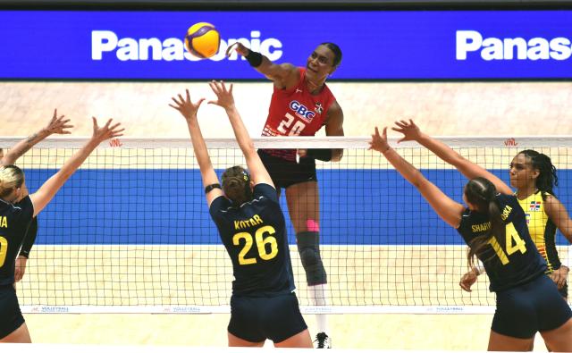 (260710) -- HONG KONG, July 10, 2026 (Xinhua) -- Brayelin Elizabeth Martinez (top) of the Dominican Republic spikes the ball during the match between Ukraine and the Dominican Republic at the Women's Volleyball Nations League (VNL) 2026 in Hong Kong, south China, July 10, 2026. (Xinhua/Lo Ping Fai)