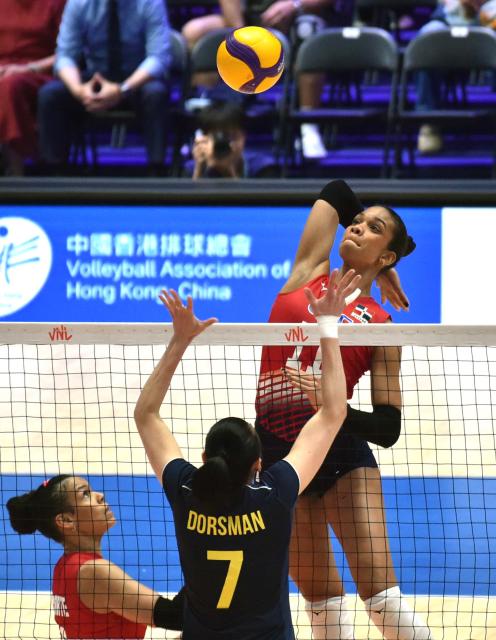 (260710) -- HONG KONG, July 10, 2026 (Xinhua) -- Geraldine Sthefany Gonzalez (top) of the Dominican Republic spikes the ball during the match between Ukraine and the Dominican Republic at the Women's Volleyball Nations League (VNL) 2026 in Hong Kong, south China, July 10, 2026. (Xinhua/Lo Ping Fai)