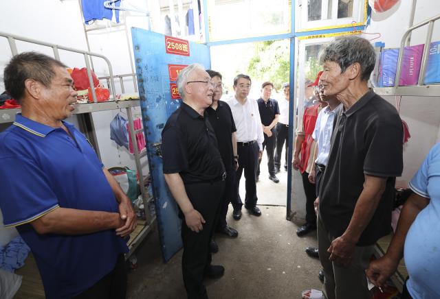 (260710) -- NANNING, July 10, 2026 (Xinhua) -- Chinese Vice Premier Zhang Guoqing, also a member of the Political Bureau of the Communist Party of China Central Committee, visits a temporary shelter in Hengzhou, south China's Guangxi Zhuang Autonomous Region, July 10, 2026. From Thursday to Friday, Zhang visited the disaster-hit regions of Guigang and Hengzhou in the Guangxi Zhuang Autonomous Region, urging efforts to support affected residents and expedite post-disaster recovery. (Xinhua/Pang Xinglei)
