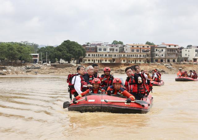 (260710) -- NANNING, July 10, 2026 (Xinhua) -- Chinese Vice Premier Zhang Guoqing, also a member of the Political Bureau of the Communist Party of China Central Committee, takes a rescue boat to visit disaster-affected residents in Hengzhou, south China's Guangxi Zhuang Autonomous Region, July 10, 2026. From Thursday to Friday, Zhang visited the disaster-hit regions of Guigang and Hengzhou in the Guangxi Zhuang Autonomous Region, urging efforts to support affected residents and expedite post-disaster recovery. (Xinhua/Pang Xinglei)