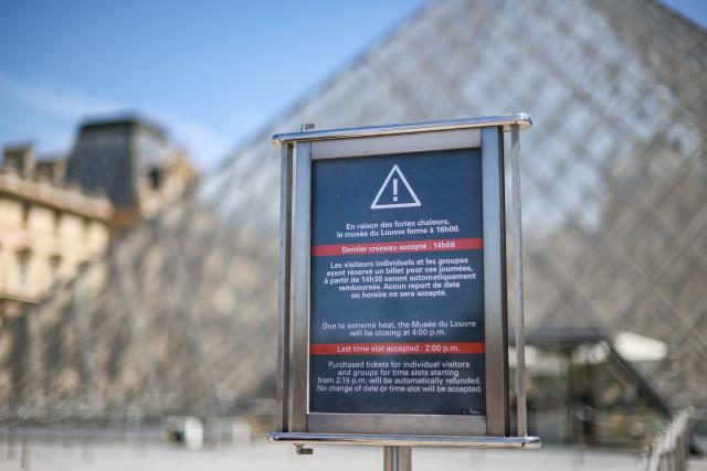 (260710) -- PARIS, July 10, 2026 (Xinhua) -- Photo taken on July 10, 2026 shows a signboard in front of the Louvre Museum indicating that the museum would close early due to the heatwave, in Paris, France. The Louvre Museum announced on Thursday that it will close two hours earlier than usual from Friday through next Monday as France braces for another heatwave. (Xinhua/Wu Huiwo)