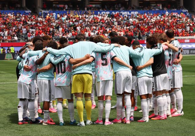 (260711) -- LOS ANGELES, July 11, 2026 (Xinhua) -- Players of Belgium huddle before the quarter final match between Spain and Belgium at the 2026 FIFA World Cup at Los Angeles Stadium in Los Angeles, the United States, July 10, 2026. (Xinhua/Bai Xuefei)