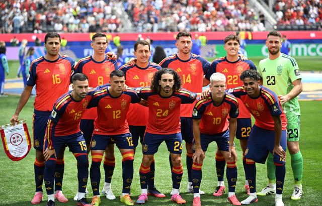 (260711) -- LOS ANGELES, July 11, 2026 (Xinhua) -- Starting players of Spain pose for group photos before the quarter final match between Spain and Belgium at the 2026 FIFA World Cup at Los Angeles Stadium in Los Angeles, the United States, July 10, 2026. (Xinhua/Wu Xiaoling)