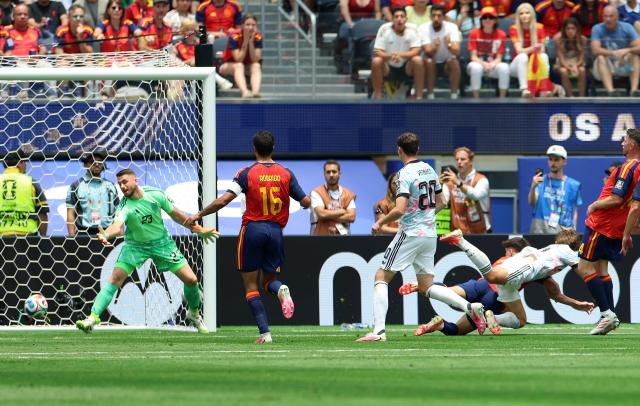 (260711) -- LOS ANGELES, July 11, 2026 (Xinhua) -- Charles De Ketelaere (2nd R) of Belgium scores with a header during the quarter final match between Spain and Belgium at the 2026 FIFA World Cup at Los Angeles Stadium in Los Angeles, the United States, July 10, 2026. (Xinhua/Bai Xuefei)