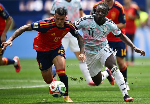 (260711) -- LOS ANGELES, July 11, 2026 (Xinhua) -- Jeremy Doku (R) of Belgium vies with Pedro Porro of Spain during the quarter final match between Spain and Belgium at the 2026 FIFA World Cup at Los Angeles Stadium in Los Angeles, the United States, July 10, 2026. (Xinhua/Wu Xiaoling)