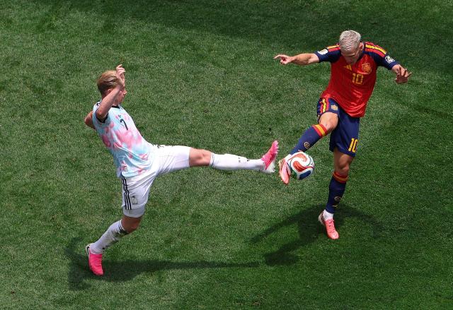 (260711) -- LOS ANGELES, July 11, 2026 (Xinhua) -- Kevin De Bruyne (L) of Belgium vies with Dani Olmo of Spain during the quarter final match between Spain and Belgium at the 2026 FIFA World Cup at Los Angeles Stadium in Los Angeles, the United States, July 10, 2026. (Xinhua/Mao Siqian)