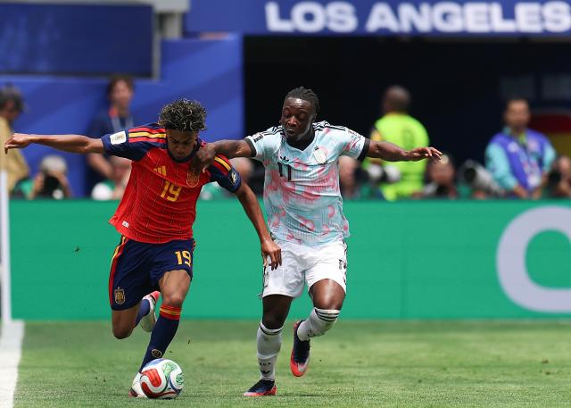 (260711) -- LOS ANGELES, July 11, 2026 (Xinhua) -- Lamine Yamal (L) of Spain vies with Jeremy Doku of Belgium during the quarter final match between Spain and Belgium at the 2026 FIFA World Cup at Los Angeles Stadium in Los Angeles, the United States, July 10, 2026. (Xinhua/Bai Xuefei)