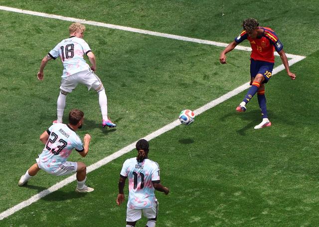 (260711) -- LOS ANGELES, July 11, 2026 (Xinhua) -- Lamine Yamal (1st R) of Spain shoots during the quarter final match between Spain and Belgium at the 2026 FIFA World Cup at Los Angeles Stadium in Los Angeles, the United States, July 10, 2026. (Xinhua/Mao Siqian)