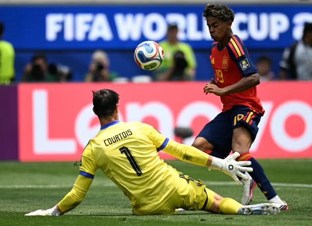 (260711) -- LOS ANGELES, July 11, 2026 (Xinhua) -- Thibaut Courtois (L), goalkeeper of Belgium vies with Lamine Yamal of Spain during the quarter final match between Spain and Belgium at the 2026 FIFA World Cup at Los Angeles Stadium in Los Angeles, the United States, July 10, 2026. (Xinhua/Wu Xiaoling)