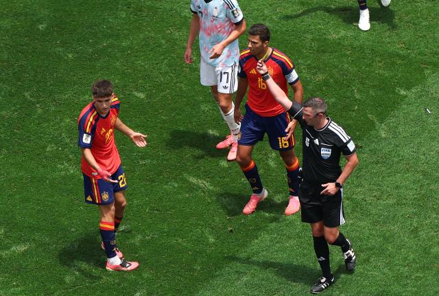 (260711) -- LOS ANGELES, July 11, 2026 (Xinhua) -- Referee Michael Oliver (R) shows a yellow card to Pau Cubarsi of Spain during the quarter final match between Spain and Belgium at the 2026 FIFA World Cup at Los Angeles Stadium in Los Angeles, the United States, July 10, 2026. (Xinhua/Mao Siqian)