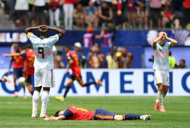 (260711) -- LOS ANGELES, July 11, 2026 (Xinhua) -- Romelu Lukaku (L) of Belgium reacts during the quarter final match between Spain and Belgium at the 2026 FIFA World Cup at Los Angeles Stadium in Los Angeles, the United States, July 10, 2026. (Xinhua/Bai Xuefei)