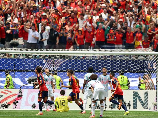 (260711) -- LOS ANGELES, July 11, 2026 (Xinhua) -- Players of Spain celebrate scoring during the quarter final match between Spain and Belgium at the 2026 FIFA World Cup at Los Angeles Stadium in Los Angeles, the United States, July 10, 2026. (Xinhua/Bai Xuefei)