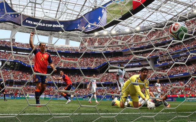 (260711) -- LOS ANGELES, July 11, 2026 (Xinhua) -- Thibaut Courtois (front C), goalkeeper of Belgium fails to make a save during the quarter final match between Spain and Belgium at the 2026 FIFA World Cup at Los Angeles Stadium in Los Angeles, the United States, July 10, 2026. (Xinhua/Bai Xuefei)