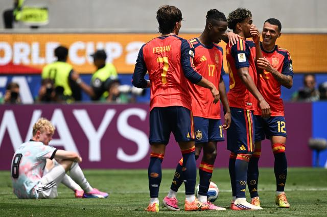 (260711) -- LOS ANGELES, July 11, 2026 (Xinhua) -- Players of Spain celebrate victory after the quarter final match between Spain and Belgium at the 2026 FIFA World Cup at Los Angeles Stadium in Los Angeles, the United States, July 10, 2026. (Xinhua/Wu Xiaoling)