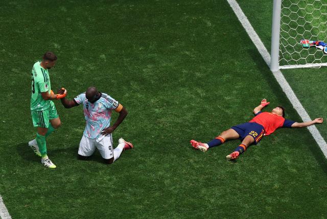 (260711) -- LOS ANGELES, July 11, 2026 (Xinhua) -- Unai Simon (L), goalkeeper of Spain pulls up Romelu Lukaku (C) of Belgium during the quarter final match between Spain and Belgium at the 2026 FIFA World Cup at Los Angeles Stadium in Los Angeles, the United States, July 10, 2026. (Xinhua/Mao Siqian)