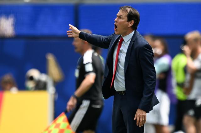 (260711) -- LOS ANGELES, July 11, 2026 (Xinhua) -- Rudi Garcia, head coach of Belgium instructs during the quarter final match between Spain and Belgium at the 2026 FIFA World Cup at Los Angeles Stadium in Los Angeles, the United States, July 10, 2026. (Xinhua/Wu Xiaoling)