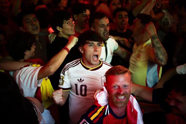 (260711) -- BARCELONA, July 11, 2026 (Xinhua) -- Spanish fans react as they watch the live broadcast of the 2026 FIFA World Cup quarterfinal match between Spain and Belgium in Barcelona, Spain, July 10, 2026. (Photo by Joan Gosa/Xinhua)