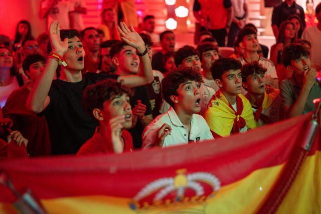 (260711) -- BARCELONA, July 11, 2026 (Xinhua) -- Spanish fans watch the live broadcast of the 2026 FIFA World Cup quarterfinal match between Spain and Belgium in Barcelona, Spain, July 10, 2026. (Photo by Joan Gosa/Xinhua)