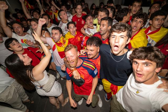 (260711) -- BARCELONA, July 11, 2026 (Xinhua) -- Spanish fans react as they watch the live broadcast of the 2026 FIFA World Cup quarterfinal match between Spain and Belgium in Barcelona, Spain, July 10, 2026. (Photo by Joan Gosa/Xinhua)
