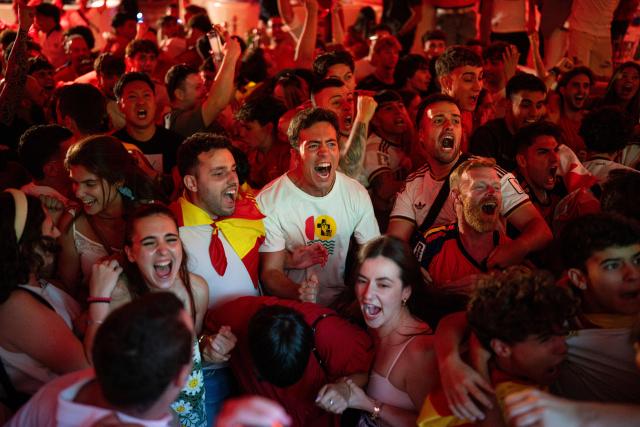 (260711) -- BARCELONA, July 11, 2026 (Xinhua) -- Spanish fans react as they watch the live broadcast of the 2026 FIFA World Cup quarterfinal match between Spain and Belgium in Barcelona, Spain, July 10, 2026. (Photo by Joan Gosa/Xinhua)