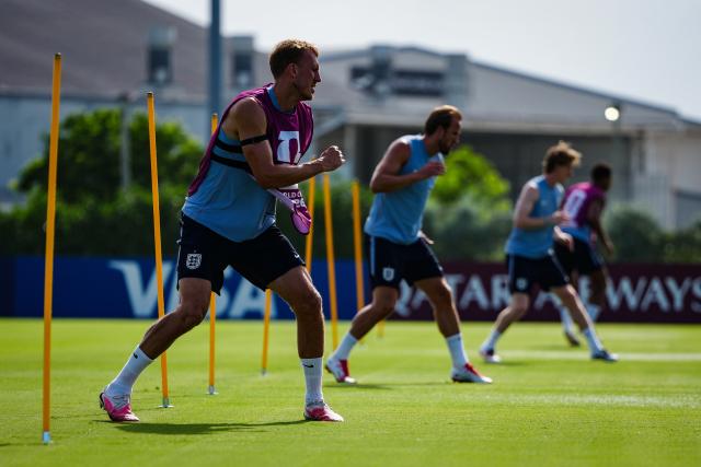 (260711) -- MIAMI, July 11, 2026 (Xinhua) -- Dan Burn (front) of England attends a training session ahead of the quarterfinal between England and Norway at the 2026 FIFA World Cup in Miami, the United States, on July 10, 2026. (Xinhua/Jia Haocheng)
