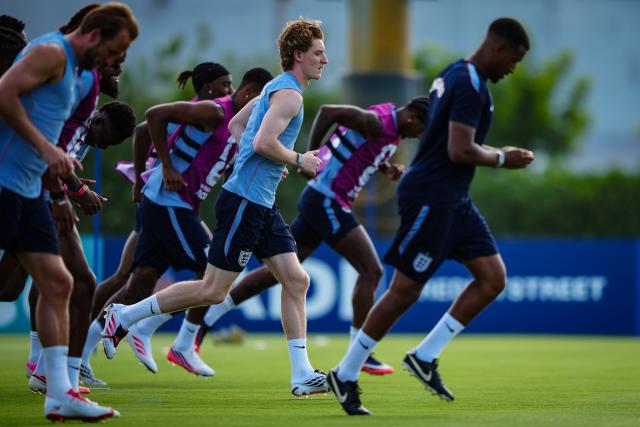 (260711) -- MIAMI, July 11, 2026 (Xinhua) -- Anthony Gordon (C) of England attends a training session ahead of the quarterfinal between England and Norway at the 2026 FIFA World Cup in Miami, the United States, on July 10, 2026. (Xinhua/Jia Haocheng)