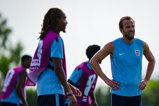 (260711) -- MIAMI, July 11, 2026 (Xinhua) -- Harry Kane (R) of England attends a training session ahead of the quarterfinal between England and Norway at the 2026 FIFA World Cup in Miami, the United States, on July 10, 2026. (Xinhua/Jia Haocheng)