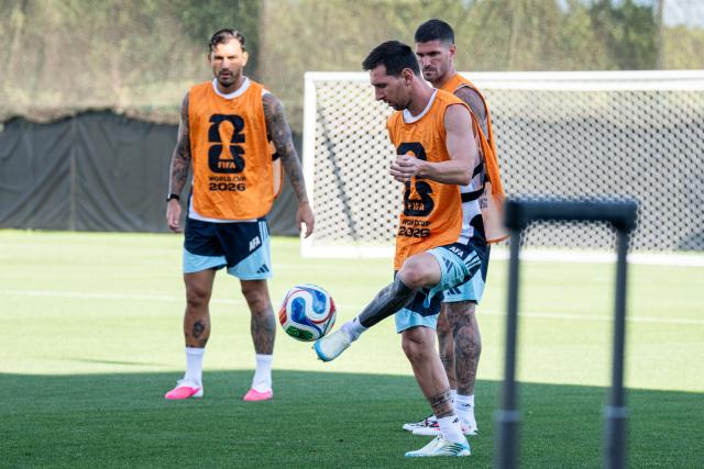 (260711) -- KANSAS CITY, July 11, 2026 (Xinhua) -- Lionel Messi (C) of Argentina attends a training session ahead of the quarterfinal between Argentina and Switzerland at the 2026 FIFA World Cup in Kansas City, the United States, on July 10, 2026. (Xinhua/Xiao Yijiu)