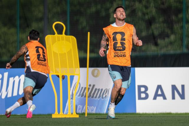 (260711) -- KANSAS CITY, July 11, 2026 (Xinhua) -- Lionel Messi (R) of Argentina attends a training session ahead of the quarterfinal between Argentina and Switzerland at the 2026 FIFA World Cup in Kansas City, the United States, on July 10, 2026. (Xinhua/Xiao Yijiu)