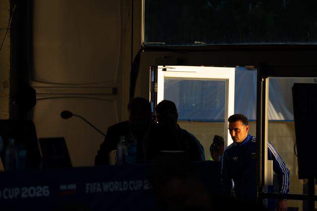 (260711) -- KANSAS CITY, July 11, 2026 (Xinhua) -- Lionel Scaloni, head coach of Argentina, arrives for a press conference ahead of the quarterfinal between Argentina and Switzerland at the 2026 FIFA World Cup in Kansas City, the United States, on July 10, 2026. (Xinhua/Xiao Yijiu)