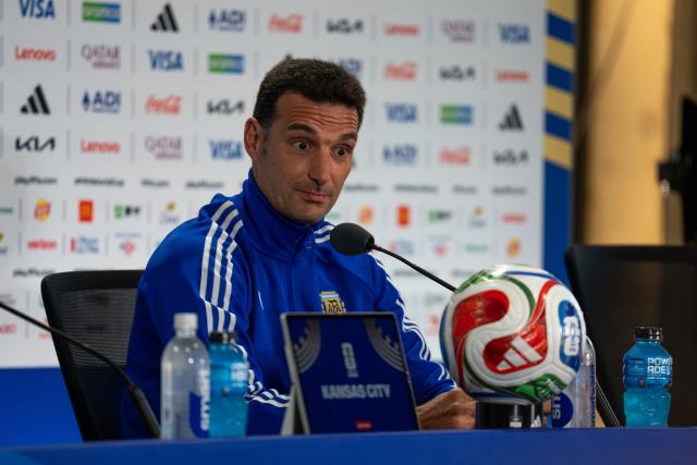 (260711) -- KANSAS CITY, July 11, 2026 (Xinhua) -- Lionel Scaloni, head coach of Argentina, attends a press conference ahead of the quarterfinal between Argentina and Switzerland at the 2026 FIFA World Cup in Kansas City, the United States, on July 10, 2026. (Xinhua/Xiao Yijiu)