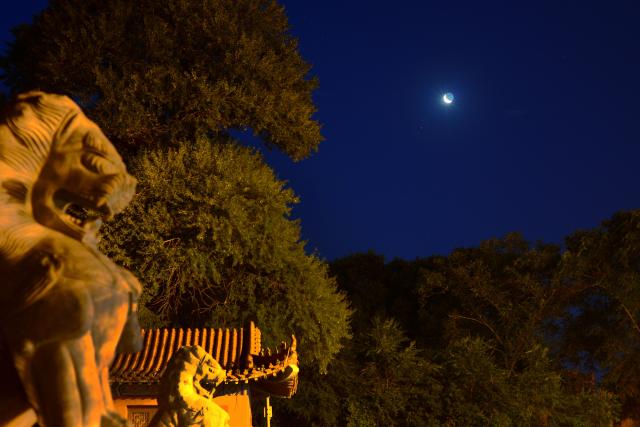 (260711) -- HARBIN, July 11, 2026 (Xinhua) -- This photo taken on July 11, 2026 shows a view of the Pleiades star cluster and a crescent moon in Mudanjiang City, northeast China's Heilongjiang Province. (Photo by Zeng Dong/Xinhua)