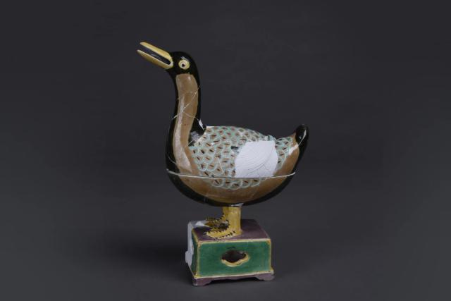 (260711) -- NANCHANG, July 11, 2026 (Xinhua) -- This file photo shows a duck-shaped ceramic incense burner created in the Ming Dynasty (1368-1644), as restored from shards by Jingdezhen Imperial Kiln Institute, in Jingdezhen, east China's Jiangxi Province. (Jingdezhen Imperial Kiln Institute/Handout via Xinhua)