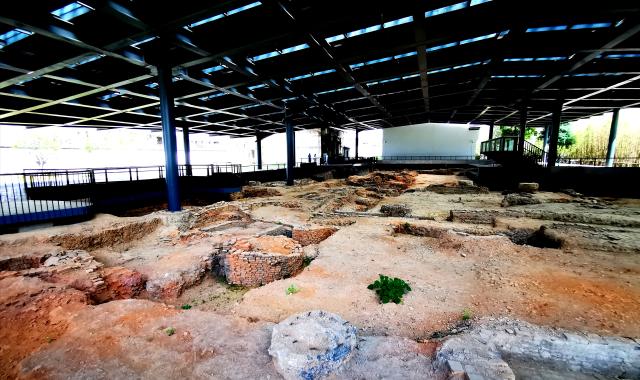 (260711) -- NANCHANG, July 11, 2026 (Xinhua) -- This file photo shows the site of an ancient kiln in Jingdezhen, east China's Jiangxi Province. (Jingdezhen Imperial Kiln Institute/Handout via Xinhua)